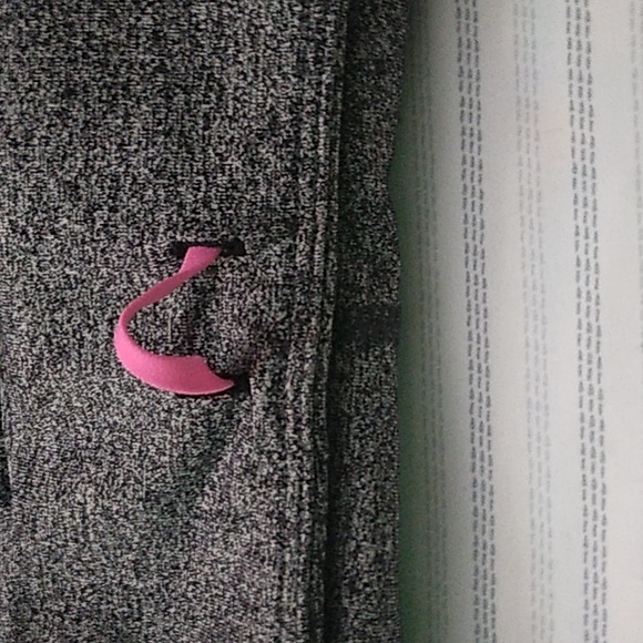 VICTORIA'S SECRET SPORT WOMENS CAPRI LEGGINGS - Picture 10 of 13